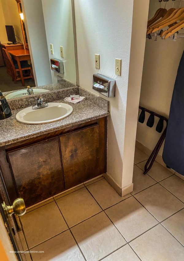 Vantage Point Inn - Woodland Hills image 10